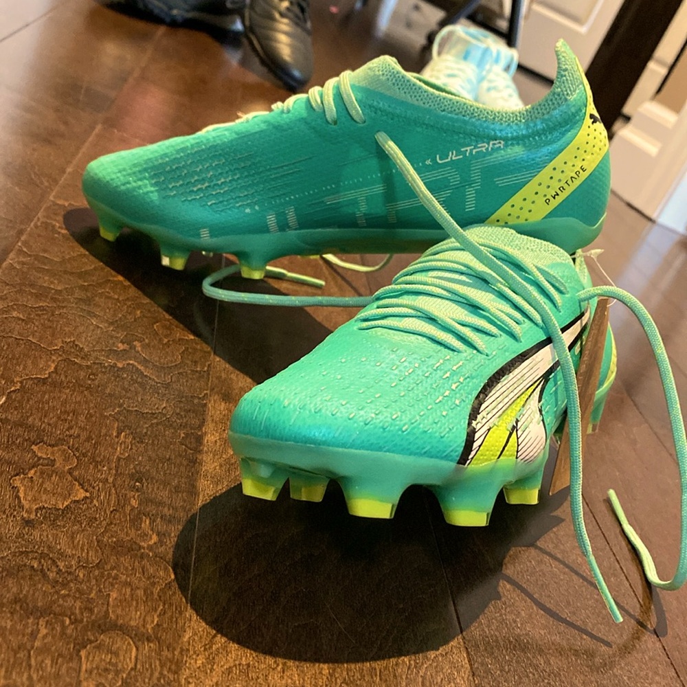 Puma ultra ultimate FG/AG Wns size 7 US